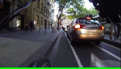 Un cycliste se fait attaquer