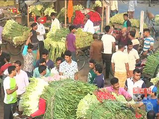 মৌসুমের শেষ উৎসবে ফুল বিক্রির কাঙ্ক্ষিত লক্ষ্যমাত্রা অর্জন