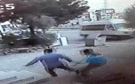 Hırsızlar Market Çalışanını Bıçakladı