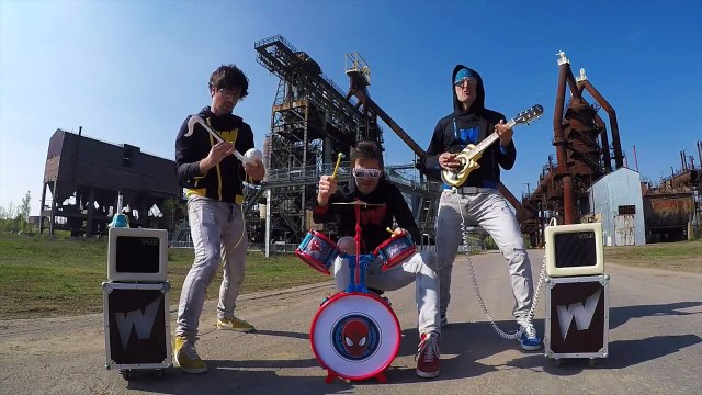 Ils reprennent du Rage Against The Machine avec des instruments pour enfant