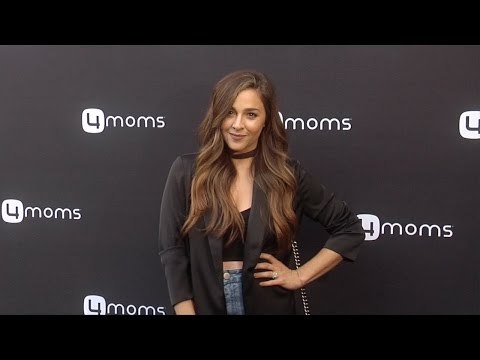 Alisan Porter 4moms Self-Installing Car Seat Launch Black Carpet