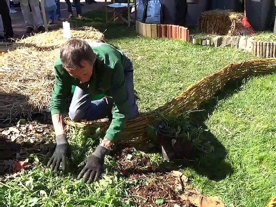 Création d'une butte de permaculture au Parc de l'Europe à St-Etienne pour la  Fête des Plantes  10 Avril 2017