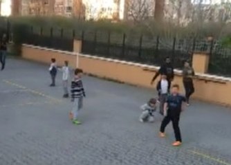 Lens Çocuklarla Top Oynadı