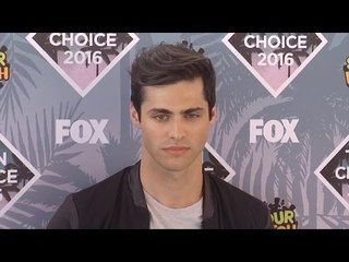 Matthew Daddario & Esther Kim Teen Choice Awards 2016 Green Carpet