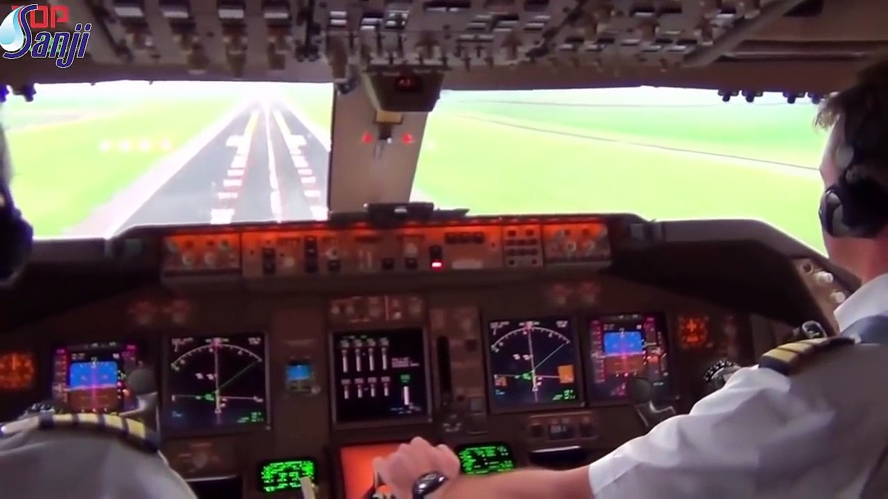 من قمرة الطائرة شاهد كيف تكون الارض والسير فوق الغيوم