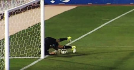 Fas Ligi'nde Kaleci, 40 Metreden Gelen Şutu Takla Atarak Kurtardı