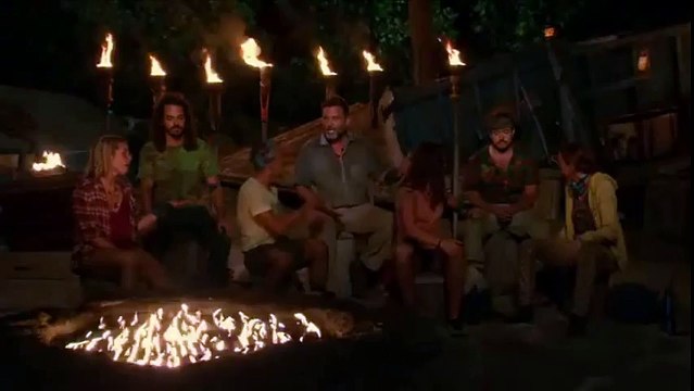 Dans l'équivalent américain de Koh Lanta , en plein conseil, un candidat révèle que l'un deux est transsexuel -Regardez