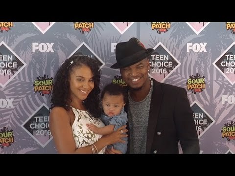 Ne-Yo & Crystal Renay Teen Choice Awards 2016 Green Carpet