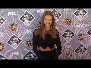 Jessica Alba Teen Choice Awards 2016 Green Carpet
