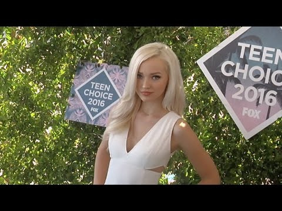 Dove Cameron Teen Choice Awards 2016 Green Carpet