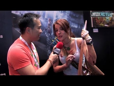 Paris Games Week 2012 : une belle Lara Croft et des babes nonnes sur le stand de Square Enix