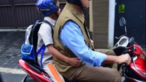 Anies Baswedan Antar Anak ke Sekolah