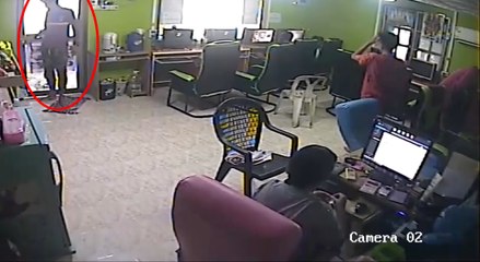 İnternet Kafede Yaşanan İnanılmaz Olay!