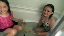 Crying baby Bad baby A Frog In The Tub!! Annabelle Freaks Out Toy freaks family