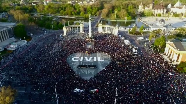 Tens of thousands of people demonstrate in Hungary