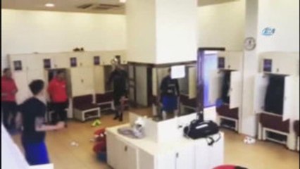 Trabzonspor'un Soyunma Odasında Futbol Şov