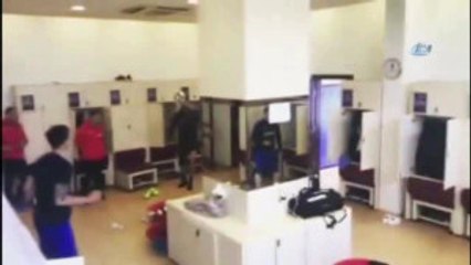 Trabzonspor'un Soyunma Odasında Futbol Şov