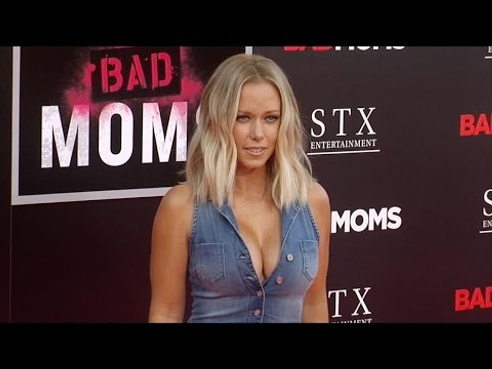 Kendra Wilkinson "Bad Moms" Los Angeles Premiere Pink Carpet