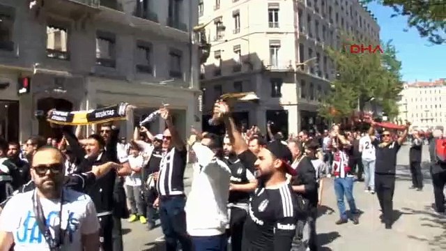 Beşiktaş taraftarı Lyon'u adeta inletti! Mustafa Kemal'in askerleriyiz...
