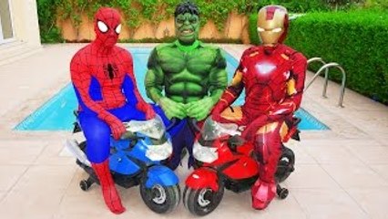 THE AVENGERS : Spiderman, HULK & Iron Man Epic Motorbike Race Toy w/ Venom Joker Cat in Re
