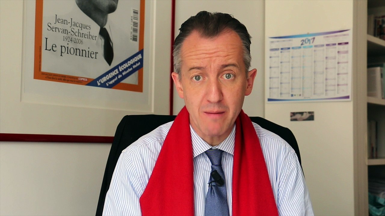 "À quoi joue François Hollande?"-L'édito de Christophe Barbier