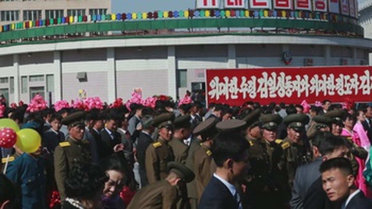 Kim Jong-un inaugura un nuevo barrio en Pyongyang en vísperas del "Día del sol"