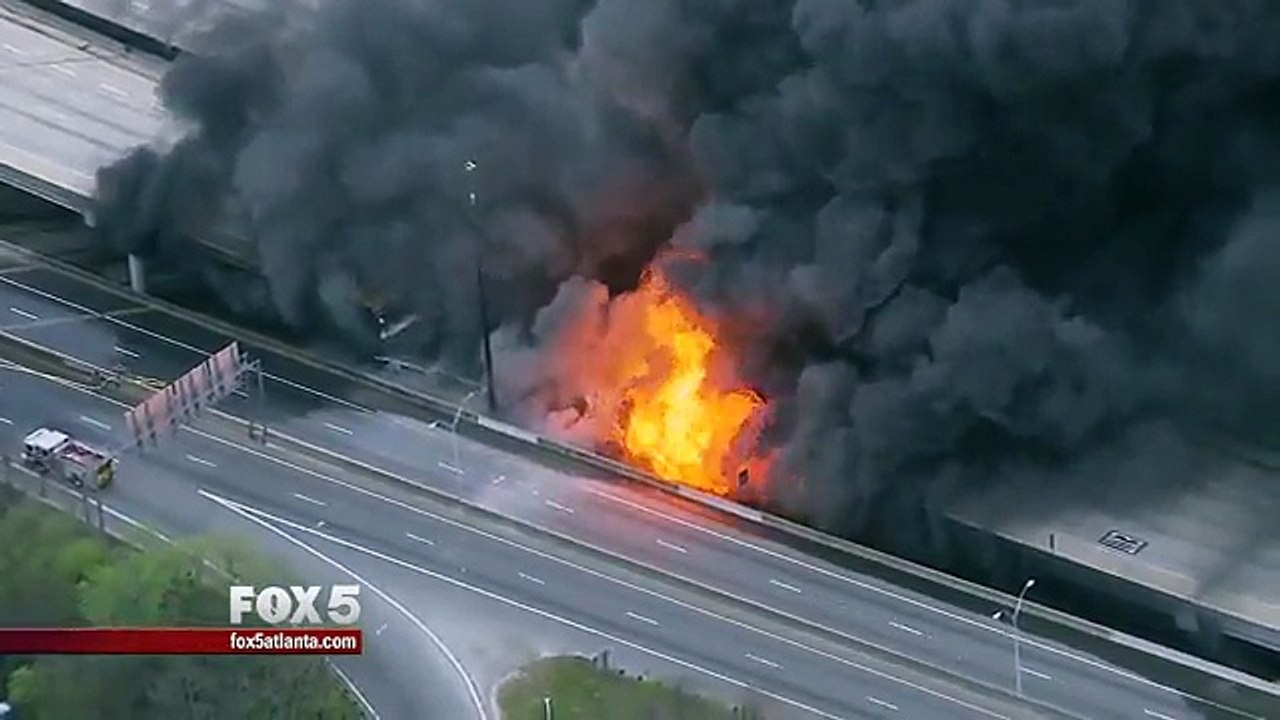 Cháy lớn làm sập đường cao tốc ở Mỹ - Large fire destroyed the highway in the United States