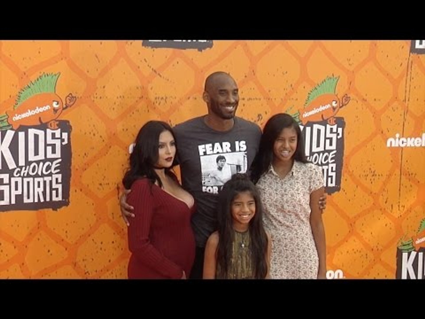 ⁣Kobe Bryant, Vanessa Bryant Kids’ Choice Sports 2016 Orange Carpet