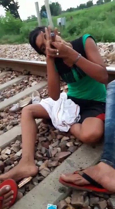 वायरल हुआ कश लगती हुई लड़की का विडीओ ...