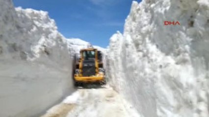 Hakkari'de Çığın Kapattığı Yol 2 Günde Açıldı
