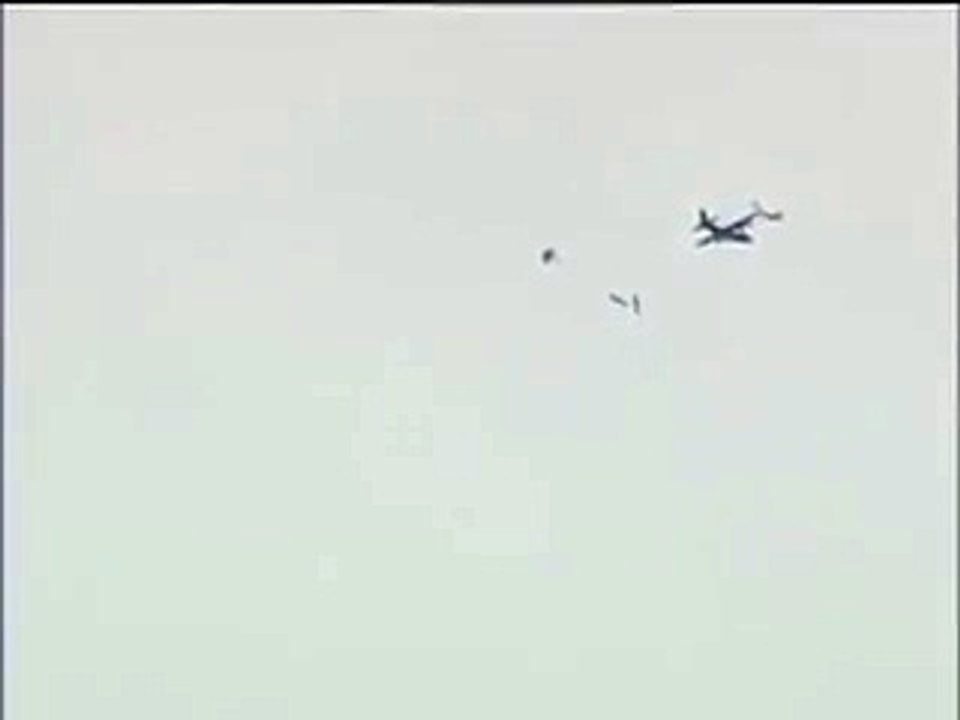 O Mundo em Alerta: Os Estados Unidos acabou d lançar a maior bomba não-nuclear no Estado Islâmico, cenas fortes