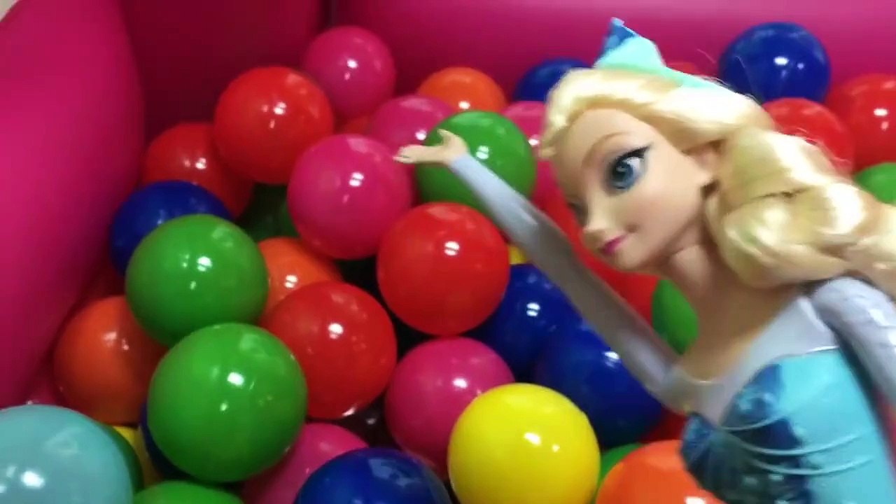 NEW GIANT FROZ SE TOYS BALL PIT CHALLENGE Opening Surprise Eggs Unboxing Snap ins Kids Toy