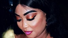 La femme de Sanekh en mode make up