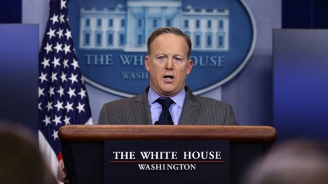 Jimmy Kimmel, Chelsea Handler & More Mock Sean Spicer's Hitler Comments | THR News