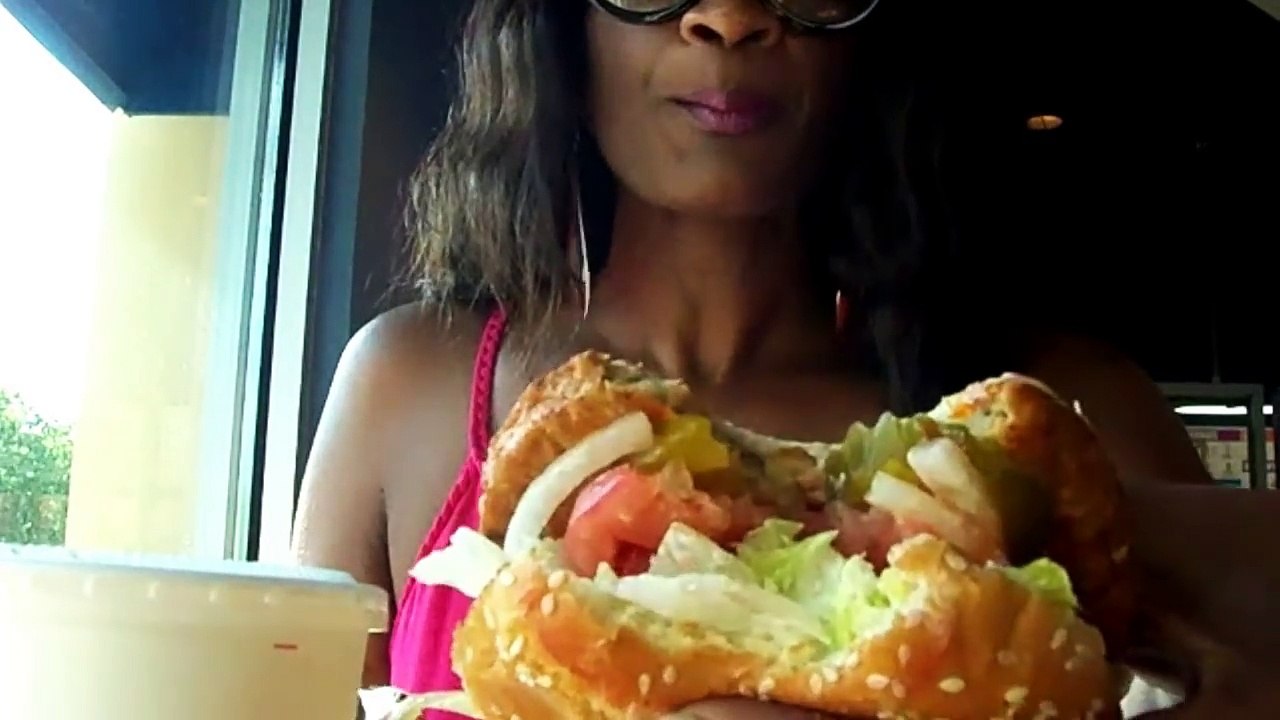 MUKBANG - BURGER KING'S NEW VEGGIE BURGER! YUMMYBITESTV-MwJeTAyJqW8