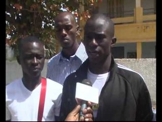 St louis: Le rappeur Nitt Doff crée la pagaille et heurte violemment un étudiant avec sa voiture