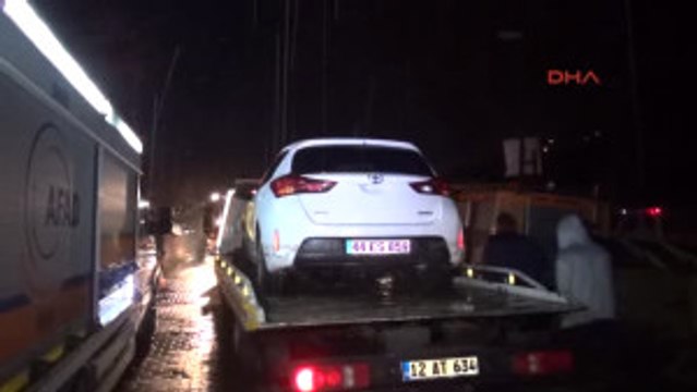 Bingöl'de Sağanak Yağış Nedeniyle Dere Taştı, Evleri Su Bastı