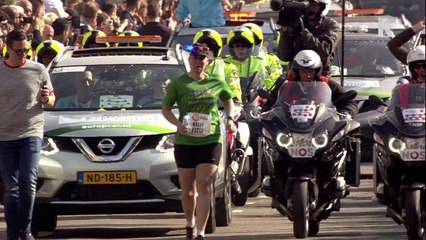 L'arrivée de folie de la dernière du marathon de Rotterdam