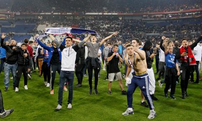 Crazy scenes at Lyon vs Besiktas - UEFA Europa League - 13-04-2017