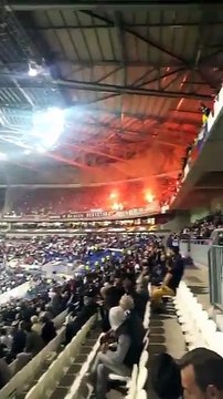 Lyon-Besiktas : les fans turcs ont mis le feu au stade OL !