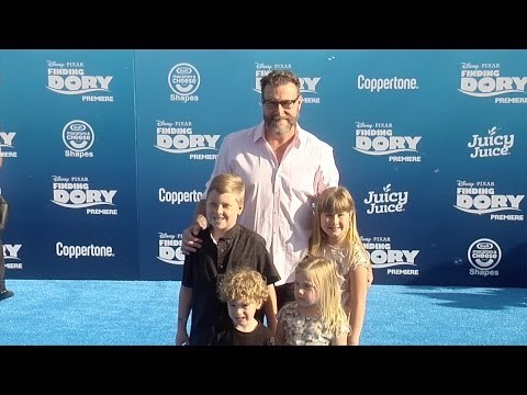 Dean McDermott Finding Dory Premiere Blue Carpet