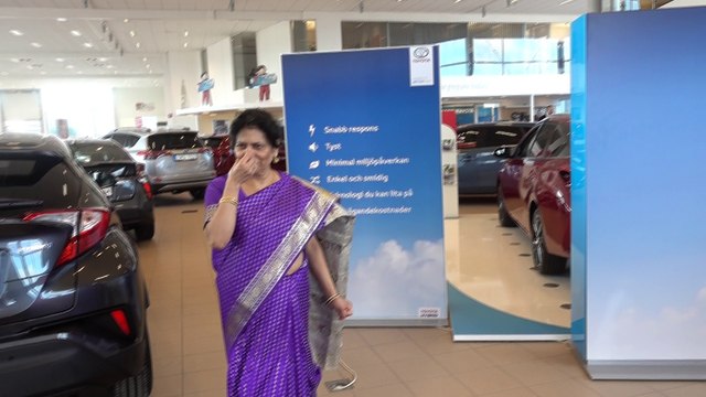 Aruna & Hari Sharma bought Toyota CHR Hybrid from Bil 3:an Uppsala March 17, 2017