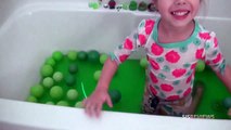 Slime Baff ddearn The Color Green _ SISreviews Plays In A Green Slime Baff GROSS!