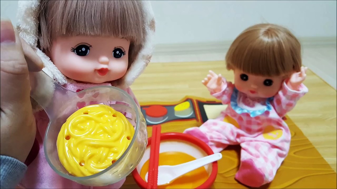 メルちゃんお店屋さんごっこパート５まほうのらーめん屋さん初めての湯切りで大慌て！ネネちゃんビックリ！★子供向け おもちゃ アニメ キッズ 人形 ごっこ 寸劇 トイキッズ Toy kids