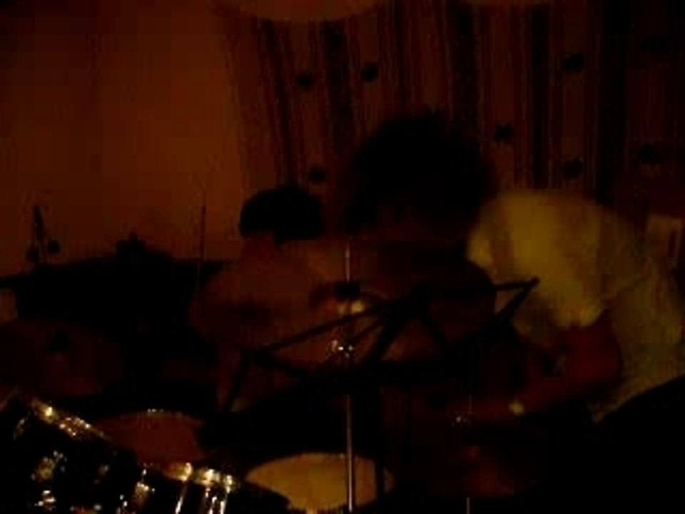 Anniversaire Cléo - Vince et Oliv' à la batterie