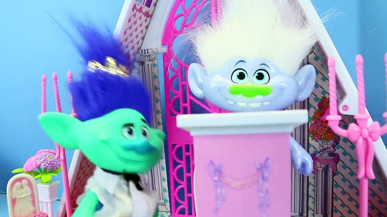TROLLS WEDDING Poppy & Branch Get Married! Poppy Bride Dress Up & Makeover Doll Parody Di