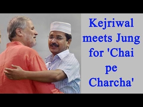 Arvind Kejriwal meets Najeeb Jung for breakfast post his resignation | Oneindia News