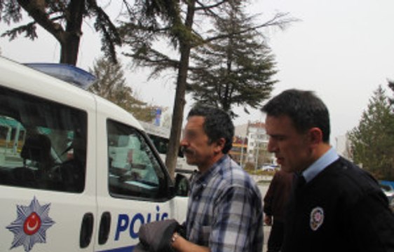 Sevgilisinin 13 Yaşındaki Kızına Cinsel İstismarda Bulunan Öğretmen Tutuklandı