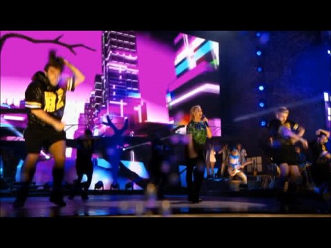 HELENE FISCHER - ATEMLOS DURCH DIE NACHT (REGEN-VERSION) - (LIVE / 2015)