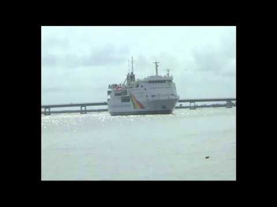 Le bateau Aline Sitoe Diatta en zone de turbulence le jeudi 09 janvier 14
